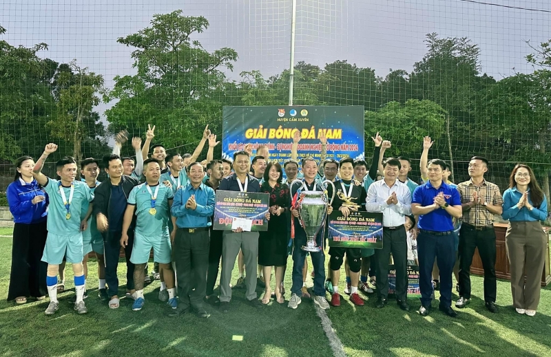 Cẩm Xuyên: Phối hợp tổ chức thành công giải bóng đá Nam khối HCSN, Doanh nghiệp cấp huyện